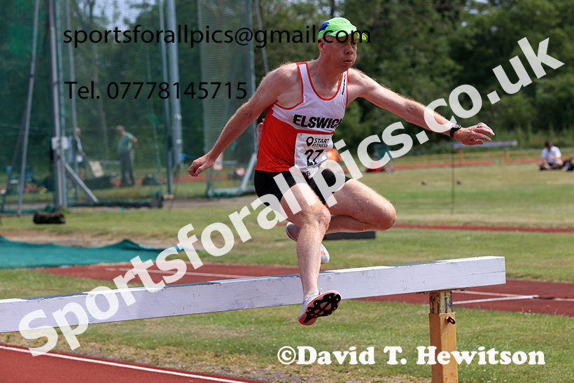 Steeplechase, 2025 NEMAA Track and Field, Monkton. Photo: David T. Hewitson/Sports for All Pics
